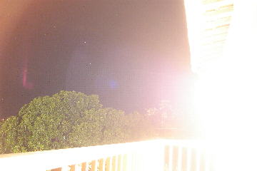 Figura 2: C�mera regulada para captar estrelas.
               ( l�mpada da sacada acesa )